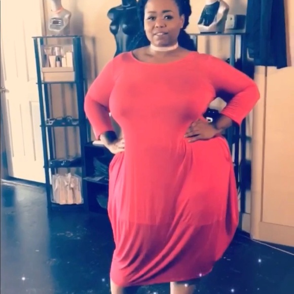 Plus size Dresses - Picture 2 of 6